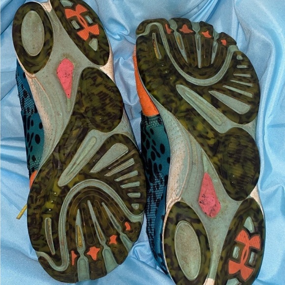 Orange and Green Sneakers!! Under armor toxic six posion dart frog - Picture 4 of 7